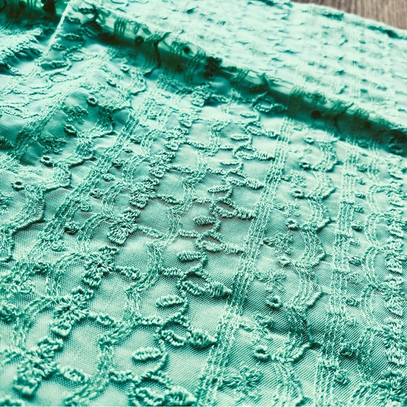 CHICOS LIME EMBROIDERED TANK - Picture 3 of 4